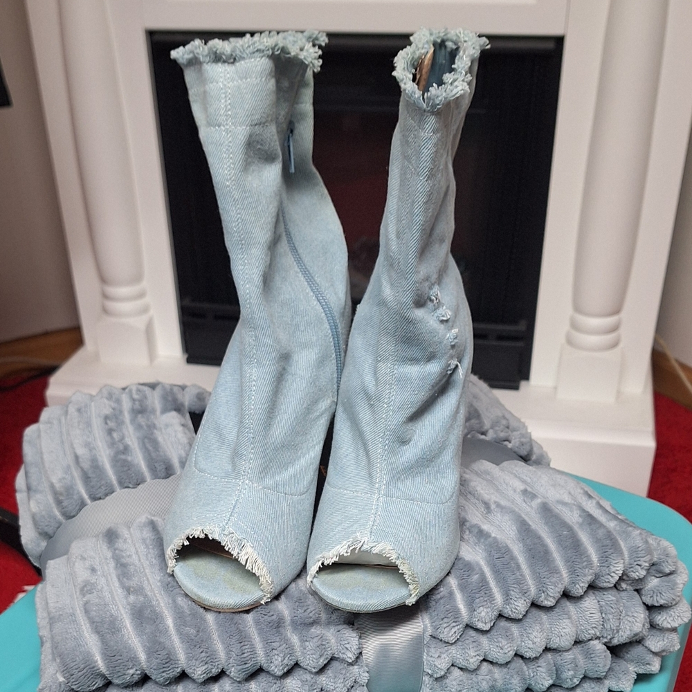 Wild Diva Light Blue Open-Toe Heeled Boots